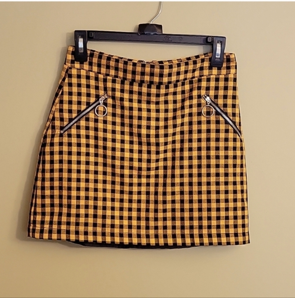 Forever 21 black and gold checkered mini skirt